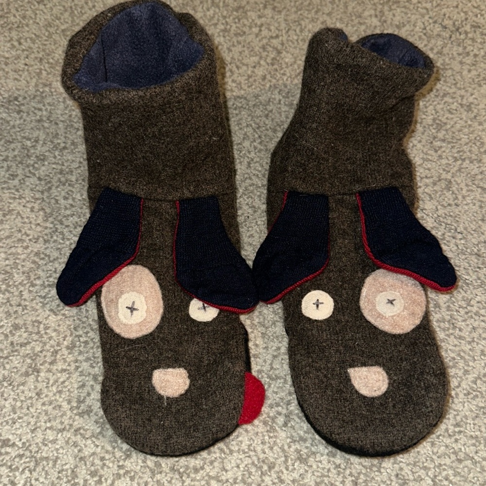 Uncommon Goods Slippers Puppy Dog feels like wool